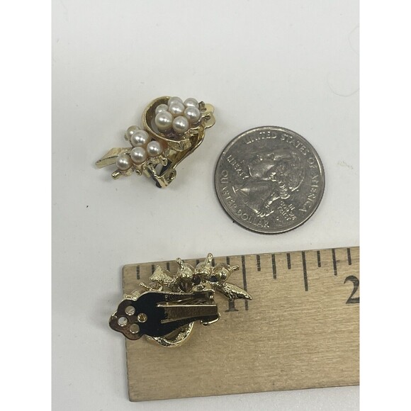 Vintage Gold Tone Faux Pearl Cluster Clip Earrings - Picture 5 of 8